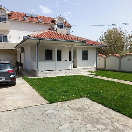 Serbian Home With Garden Krnjaca Екстериор снимка