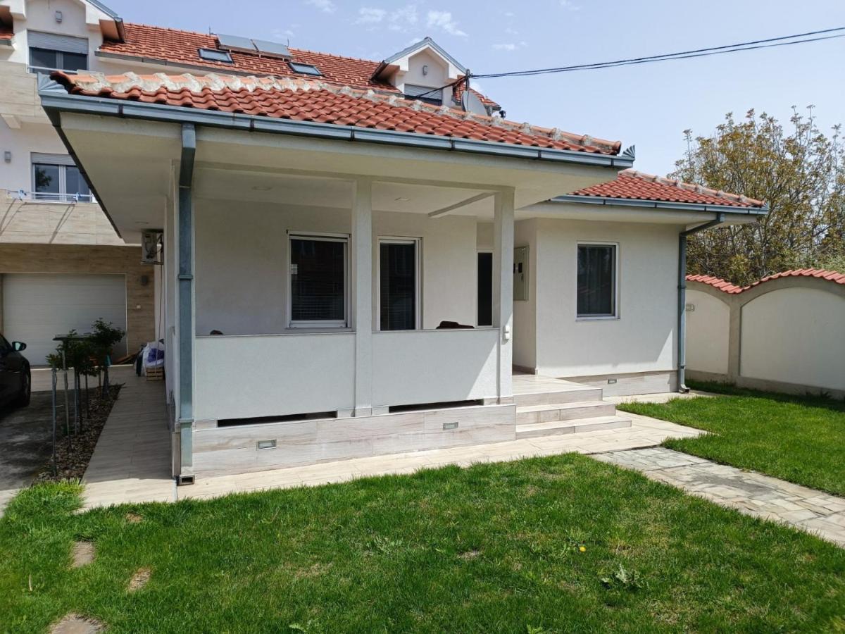 Serbian Home With Garden Krnjaca Екстериор снимка