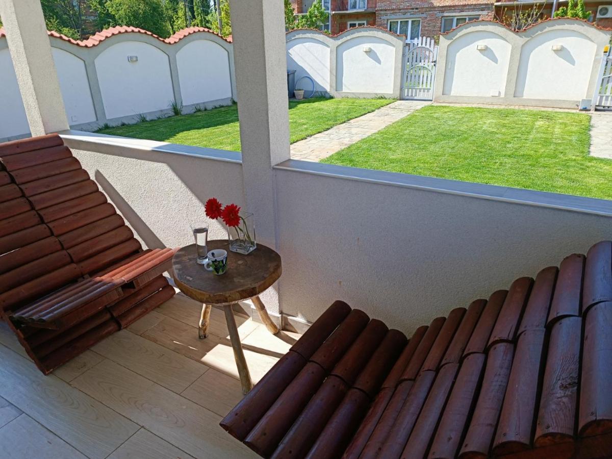 Serbian Home With Garden Krnjaca Екстериор снимка