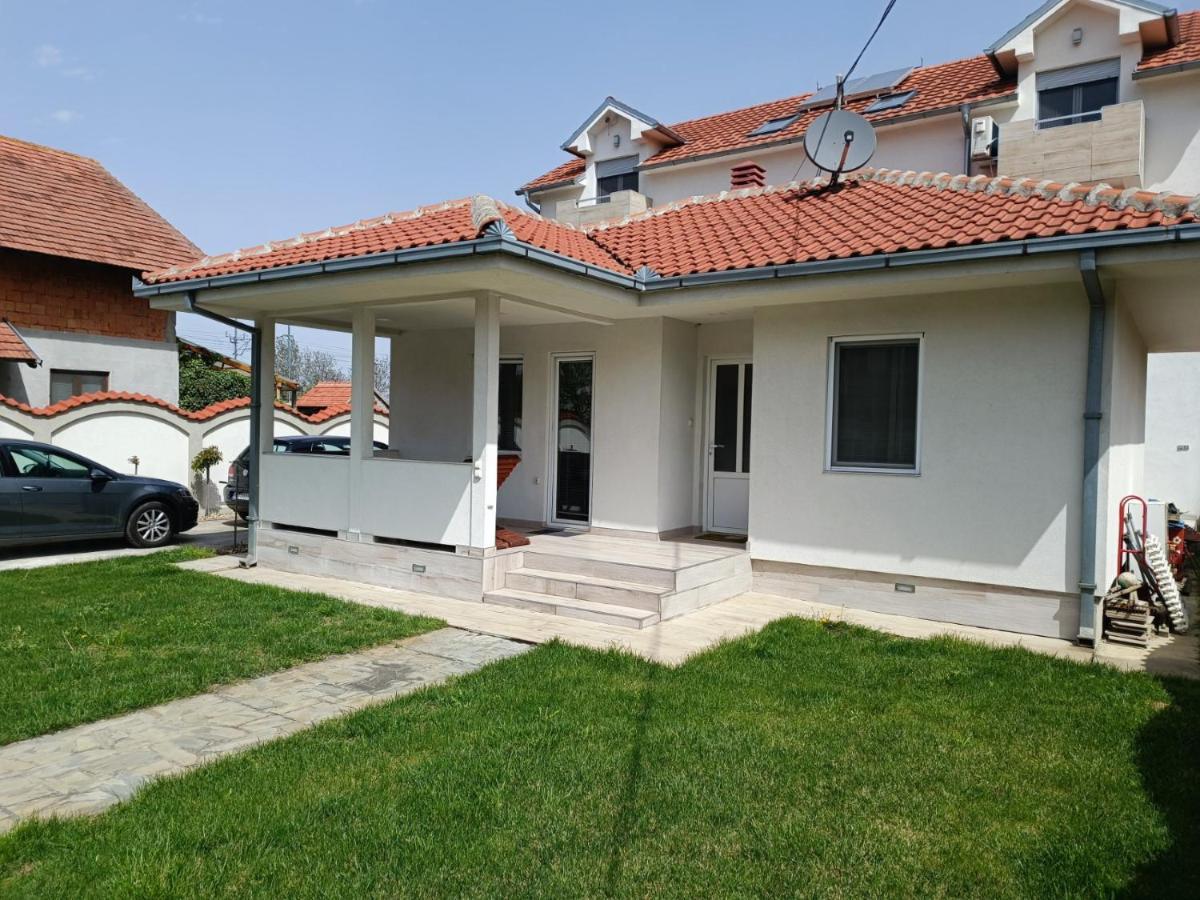 Serbian Home With Garden Krnjaca Екстериор снимка