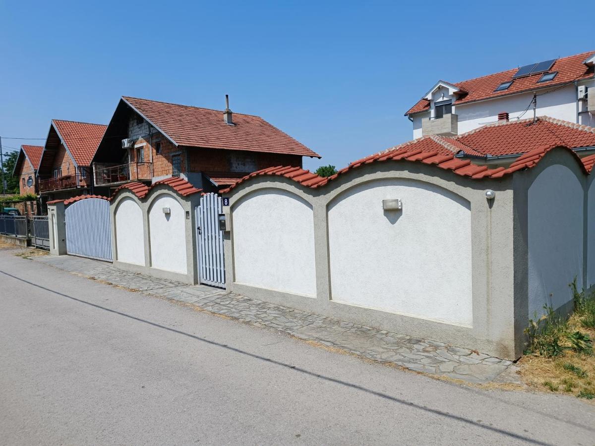Serbian Home With Garden Krnjaca Екстериор снимка